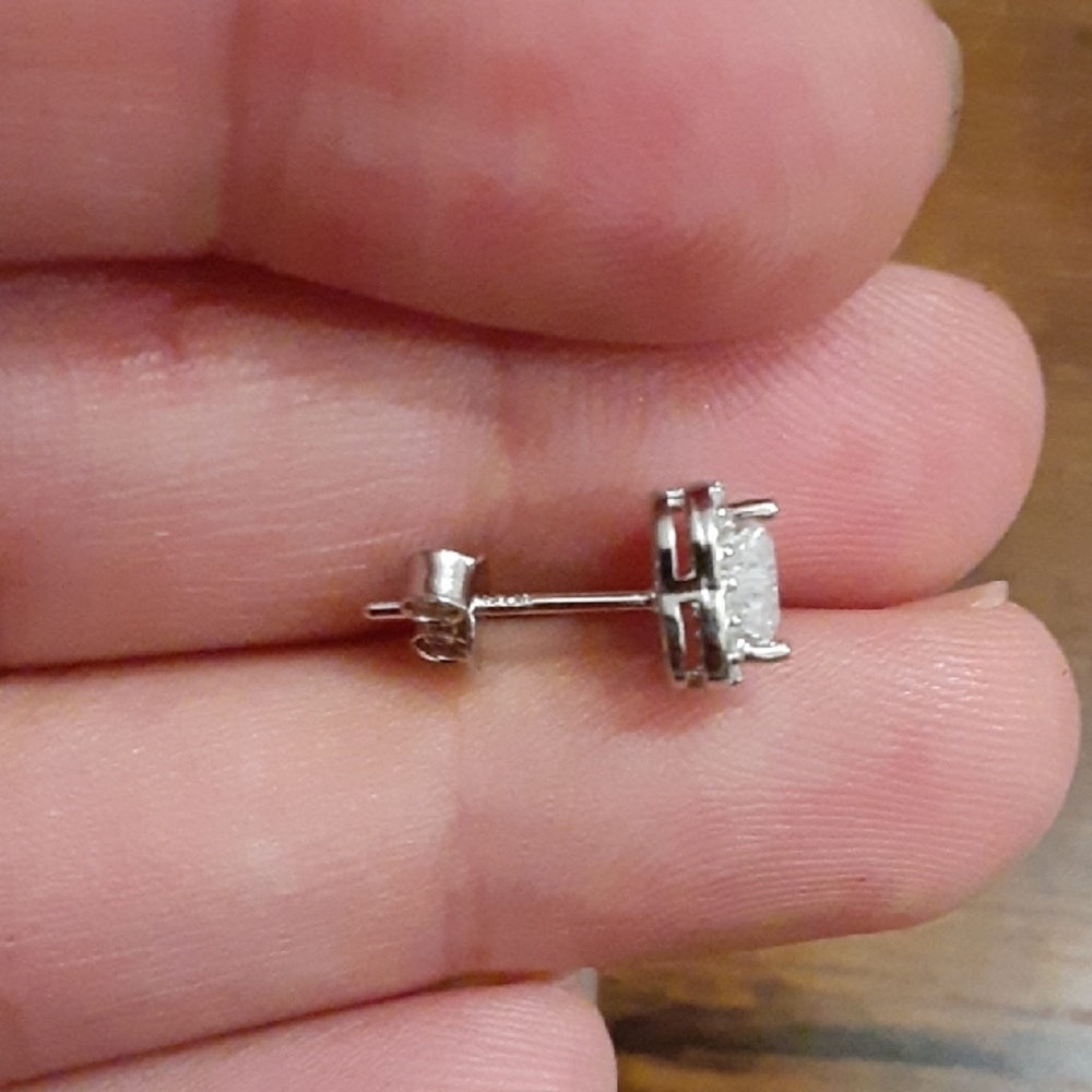 925 Silver Moissanite Heart Stud Earrings - Picture 4 of 13